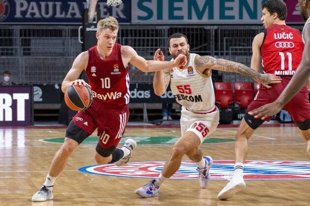 Ognjen Jaramaz 10 FC Bayern , Mike James 55 AS Monaco Basket , FC Bayern Basketball vs AS Monaco Basket, Euroleague, 13 01 2022 Muenchen Bayern Germany Copyright: xkolbert-press UlrichxGamelx