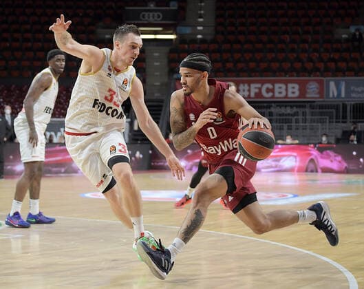 13 01 2022, xemx, Basketball Euroleague, FC Bayern Muenchen AS Monaco emspor, v l Danilo Andjusic AS Monaco , Nick Weiler Babb FC Bayern Basketball Muenchen