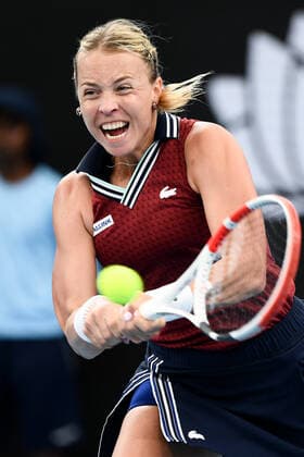 SYDNEY, AUSTRALIA - JANUARY 14: Anett Kontaveit of Estonia plays a backhand during the Sydney Classic Tennis match between Barbora Krejcikova of the Czech Republic and Anett Kontaveit of Estonia at Ken Rosewall Arena on January 14, 2022 in Sydney, Australia. (Photo by Steven Markham Icon Sportswire) TENNIS: JAN 14 Sydney Classic Icon2201140007