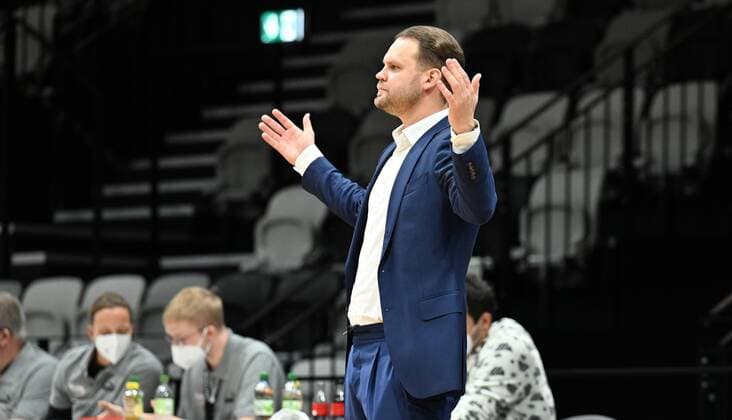 14 01 2022 basketball season 2021 2022 2 Bundesliga Pro A 19 matchday Nürnberg Falcons Basketball Club NBC RASTA Vechta Vytautas Buzas coach head coach Nürnberg Falcons BC NBC gestures gesture