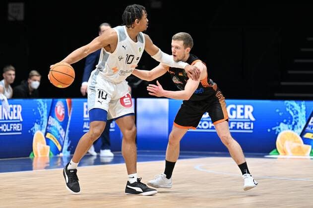 14 01 2022 Basketball Season 2021 2022 2 Bundesliga Pro A 19 Matchday Nürnberg Falcons Basketball Club NBC RASTA Vechta Evan Derek Taylor 10, Nürnberg Falcons BC NBC Jannes Hundt 20, RASTA Vechta