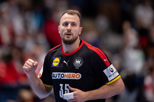 220114 Julius Kühn of Germany celebrates during the 2022 EHF European Handball Championship match between Germany and Belarus on January 14, 2022 in Bratislava Photo Petter Arvidson BILDBYRAN kod PA PA0366 bbeng ehf euro 2022 em 2022 european men handball s handball championship 2022 handball handboll handbolls em 2022 handball handball em 2022 germany belarus germany Belarus cheers,  Copyright: PETTERxARVIDSON BB220114PA043