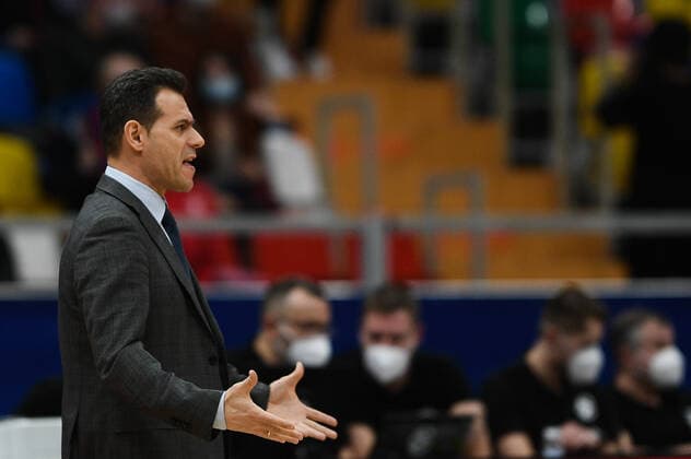 Russia Basketball Euroleague CSKA - ASVEL 6741782 14.01.2022 CSKA s head coach Dimitrios Itoudis reacts during the Euroleague basketball match between CSKA Moscow and ASVEL Villeurbanne, in Moscow, Russia. Vladimir Astapkovich Sputnik Moscow Russia  Copyright: xVladimirxAstapkovichx