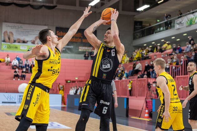 Luka Kamber Kirchheim Knights, 06 Tigers Tuebingen vs Kirchheim Knights, 2 Basketball Bundesliga, Pro A, Barmer 2 Basketball, 19 Spieltag , Spielzeit 2021 2022, 14 01 2022 Tigers Tuebingen vs Kirchheim Knights, 2 Basketball Bundesliga, Pro A, Barmer 2 Basketball, 19 Spieltag , Spielzeit 2021 2022, 14 01 2022 Tuebingen Copyright: xNinaxSanderx xEibnerxPressefotox EP_NSR