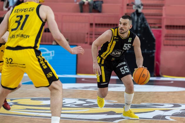 Karlo Miksic Kirchheim Knights, 55 Tigers Tuebingen vs Kirchheim Knights, 2 Basketball Bundesliga, Pro A, Barmer 2 Basketball, 19 Spieltag , Spielzeit 2021 2022, 14 01 2022 Tigers Tuebingen vs Kirchheim Knights, 2 Basketball Bundesliga, Pro A, Barmer 2 Basketball, 19 Spieltag , Spielzeit 2021 2022, 14 01 2022 Tuebingen Copyright: xNinaxSanderx xEibnerxPressefotox EP_NSR