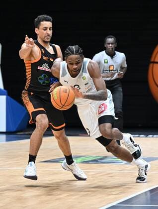 14 01 2022 Basketball Season 2021 2022 2 Bundesliga Pro A 19 Matchday Nürnberg Falcons Basketball Club NBC RASTA Vechta Aminu Joel Sadu 21, RASTA Vechta Antonio Lee AJ Davis Jr 3, Nürnberg Falcons BC NBC