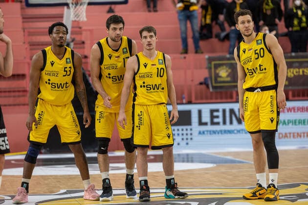 Isaiah Crawley Tigers Tuebingen, 53 Mateo Seric Tigers Tuebingen, 17 Gianni Otto Tigers Tuebingen, 10 Joanic Gruetner Bacoul TIgers Tuebingen, 50 Tigers Tuebingen vs Kirchheim Knights, 2 Basketball Bundesliga, Pro A, Barmer 2 Basketball, 19 Matchday , Season 2021 2022, 14 01 2022 Tigers Tuebingen vs Kirchheim Knights, 2 Basketball Bundesliga, Pro A, Barmer 2 Basketball, 19 Matchday , Season 2021 2022, 14 01 2022 Tuebingen Copyright: xNinaxSanderx xEibnerxPressefotox EP_NSR