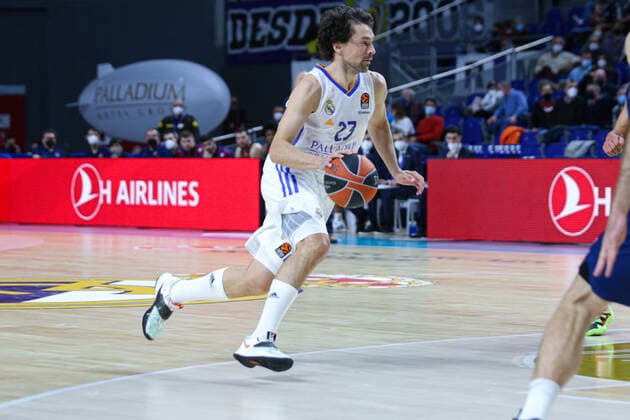 14th January 2021 Wizink Center Madrid, Spain Turkish Airlines Euroleague Basketball , Real Madrid versus Bitci Baskonia Sergio Llull Real Madrid brings the ball foward Madrid Madrid Madrid Spain Basketball Copyright: xAlbaxPachecox xAgenciaxLOFx