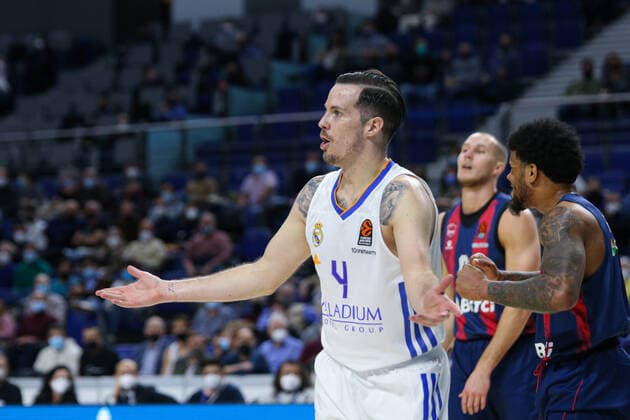 14th January 2021 Wizink Center Madrid, Spain Turkish Airlines Euroleague Basketball , Real Madrid versus Bitci Baskonia Fabien Causeur Real Madrid surprised complaining about the lack Madrid Madrid Spain Basketball Copyright: xAlbaxPachecox xAgenciaxLOFx