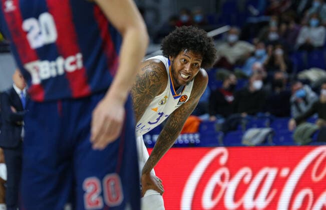14th January 2021 Wizink Center Madrid, Spain Turkish Airlines Euroleague Basketball , Real Madrid versus Bitci Baskonia Trey Thompkins talking with his partner Madrid Madrid Spain Basketball Copyright: xAlbaxPachecox xAgenciaxLOFx