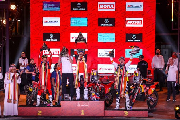 Sunderland Sam (aus), GasGas Factory Racing, KTM 450 Rally Factory Replica, Moto, W2RC, portrait, podium with Quintanilla Pablo (chl), Monster Energy Honda Team 2022, Honda CRF 450 Rally, Moto,Motul and Walkner Matthias (aut), Red Bull KTM Factory Racing, KTM 450 Rally Factory Replica, Moto, W2RC during the Podium Finish of the Dakar Rally 2022, on January 14th 2022 in Jeddah, Saudi Arabia - AUTO - DAKAR 2022 - PODIUM FINISH DPPI Panoramic  JDR55338