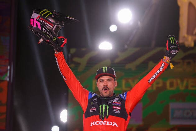 Quintanilla Pablo (chl), Monster Energy Honda Team 2022, Honda CRF 450 Rally, Moto,Motul, portrait, podium during the Podium Finish of the Dakar Rally 2022, on January 14th 2022 in Jeddah, Saudi Arabia - AUTO - DAKAR 2022 - PODIUM FINISH DPPI Panoramic  FGOO1497