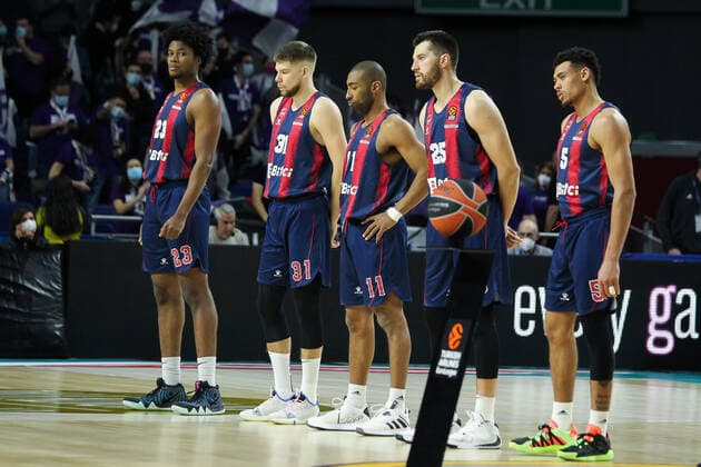 January 14, 2022, MADRID, MADRID, SPAIN: Steven Enoch, Rokas Giedraitis, Jayson Granger, Alec Peters and Wade Baldwin IV of Baskonia look on during Turkish Airlines Euroleague basketball match between Real Madrid and Bitci Baskonia Vitoria Gasteiz at Wizink Center on January 14, 2022 in Madrid, Spain. MADRID SPAIN - ZUMAa181 20220114_zaa_a181_005 Copyright: xIrinaxR.xHipolitox