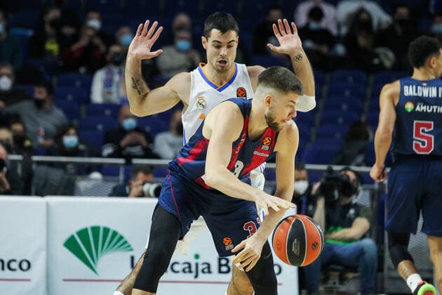 January 14, 2022, MADRID, MADRID, SPAIN: Alberto Abalde of Real Madrid and Rokas Giedraitis of Baskonia in action during Turkish Airlines Euroleague basketball match between Real Madrid and Bitci Baskonia Vitoria Gasteiz at Wizink Center on January 14, 2022 in Madrid, Spain. MADRID SPAIN - ZUMAa181 20220114_zaa_a181_006 Copyright: xIrinaxR.xHipolitox