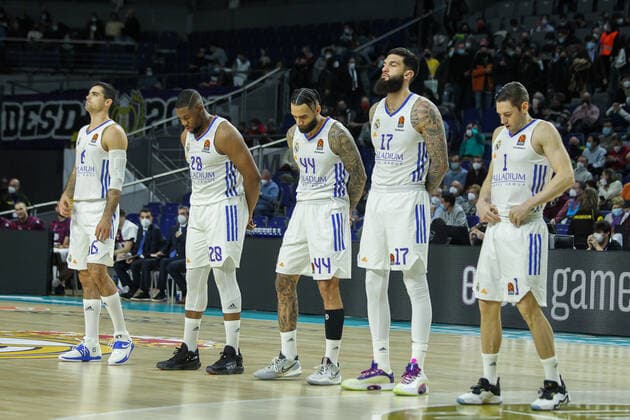 January 14, 2022, MADRID, MADRID, SPAIN: Carlos Alocen Arrondo, Guerschon Yabusele, Jeffery Taylor , Vicent Poirier and Fabian Causer of Real Madrid look on during Turkish Airlines Euroleague basketball match between Real Madrid and Bitci Baskonia Vitoria Gasteiz at Wizink Center on January 14, 2022 in Madrid, Spain. MADRID SPAIN - ZUMAa181 20220114_zaa_a181_007 Copyright: xIrinaxR.xHipolitox