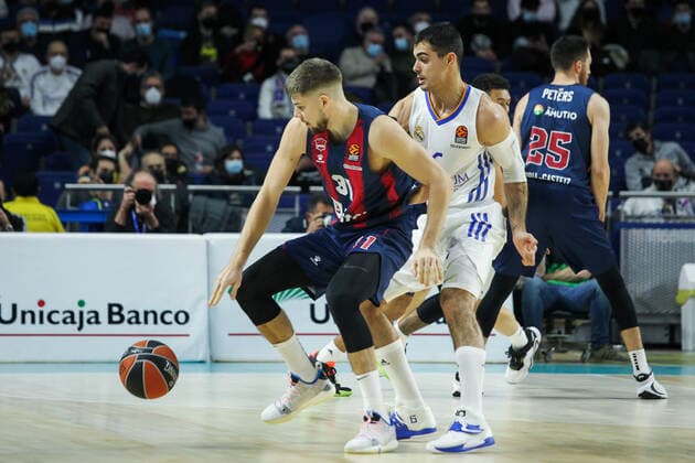 January 14, 2022, MADRID, MADRID, SPAIN: Alberto Abalde of Real Madrid and Rokas Giedraitis of Baskonia in action during Turkish Airlines Euroleague basketball match between Real Madrid and Bitci Baskonia Vitoria Gasteiz at Wizink Center on January 14, 2022 in Madrid, Spain. MADRID SPAIN - ZUMAa181 20220114_zaa_a181_009 Copyright: xIrinaxR.xHipolitox