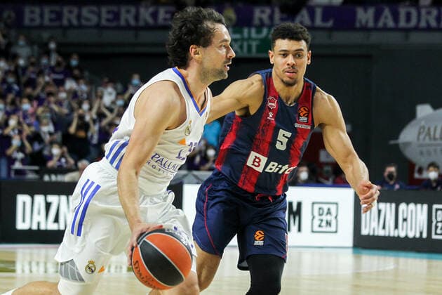 January 14, 2022, MADRID, MADRID, SPAIN: Sergio Llull Melia of Real Madrid Baloncesto and Wade Baldwin IV of Baskonia in action during Turkish Airlines Euroleague basketball match between Real Madrid and Bitci Baskonia Vitoria Gasteiz at Wizink Center on January 14, 2022 in Madrid, Spain. MADRID SPAIN - ZUMAa181 20220114_zaa_a181_021 Copyright: xIrinaxR.xHipolitox