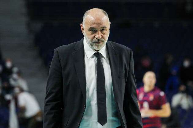 January 14, 2022, MADRID, MADRID, SPAIN: Pablo Laso, head coach of Real Madrid looks on during Turkish Airlines Euroleague basketball match between Real Madrid and Bitci Baskonia Vitoria Gasteiz at Wizink Center on January 14, 2022 in Madrid, Spain. MADRID SPAIN - ZUMAa181 20220114_zaa_a181_010 Copyright: xIrinaxR.xHipolitox