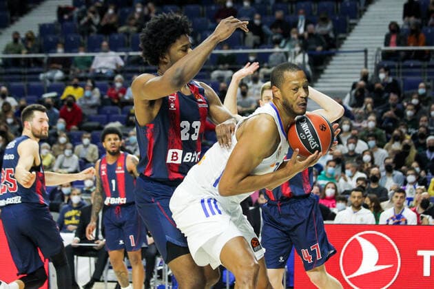 January 14, 2022, MADRID, MADRID, SPAIN: Steven Enoch of Baskonia and Anthony Randolph of Real Madrid in action during Turkish Airlines Euroleague basketball match between Real Madrid and Bitci Baskonia Vitoria Gasteiz at Wizink Center on January 14, 2022 in Madrid, Spain. MADRID SPAIN - ZUMAa181 20220114_zaa_a181_014 Copyright: xIrinaxR.xHipolitox