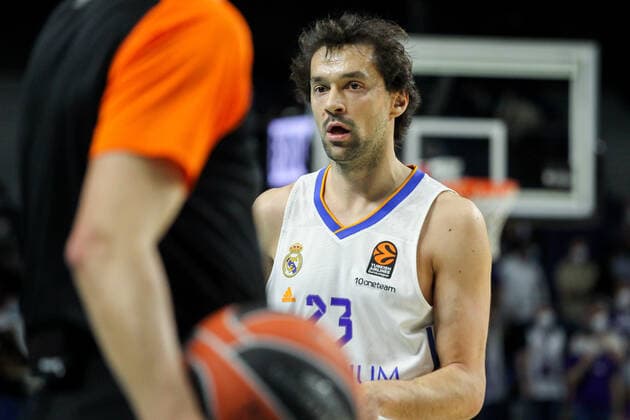 January 14, 2022, MADRID, MADRID, SPAIN: Sergio Llull Melia of Real Madrid Baloncesto looks on during Turkish Airlines Euroleague basketball match between Real Madrid and Bitci Baskonia Vitoria Gasteiz at Wizink Center on January 14, 2022 in Madrid, Spain. MADRID SPAIN - ZUMAa181 20220114_zaa_a181_018 Copyright: xIrinaxR.xHipolitox