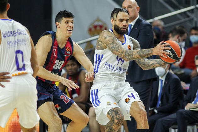 January 14, 2022, MADRID, MADRID, SPAIN: Simone Fontecchio of Baskonia and Jeffery Taylor of Real Madrid in action during Turkish Airlines Euroleague basketball match between Real Madrid and Bitci Baskonia Vitoria Gasteiz at Wizink Center on January 14, 2022 in Madrid, Spain. MADRID SPAIN - ZUMAa181 20220114_zaa_a181_025 Copyright: xIrinaxR.xHipolitox