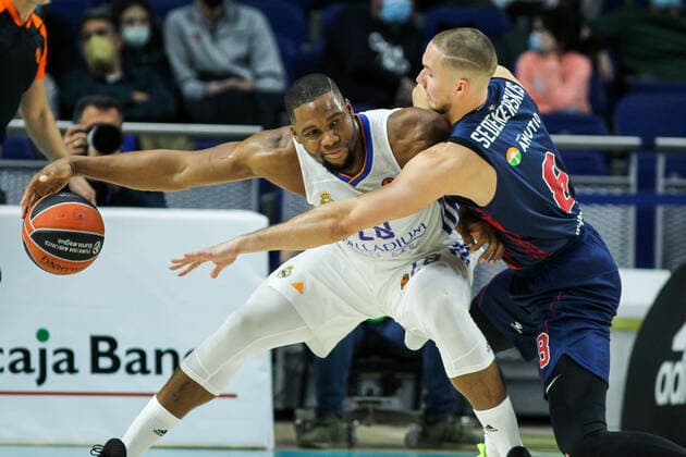 January 14, 2022, MADRID, MADRID, SPAIN: Guerschon Yabusele of Real Madrid and Tadas Sedekerskis of of Baskonia in action during Turkish Airlines Euroleague basketball match between Real Madrid and Bitci Baskonia Vitoria Gasteiz at Wizink Center on January 14, 2022 in Madrid, Spain. MADRID SPAIN - ZUMAa181 20220114_zaa_a181_030 Copyright: xIrinaxR.xHipolitox