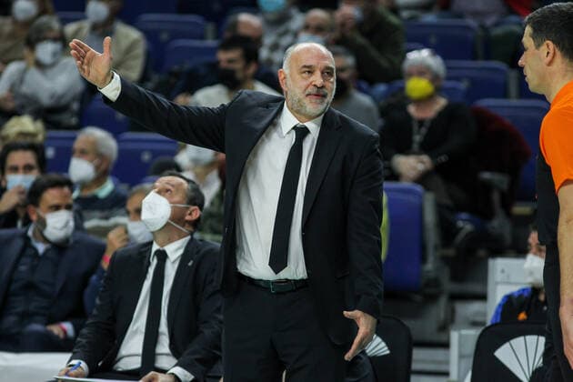 January 14, 2022, MADRID, MADRID, SPAIN: Pablo Laso, head coach of Real Madrid gestures during Turkish Airlines Euroleague basketball match between Real Madrid and Bitci Baskonia Vitoria Gasteiz at Wizink Center on January 14, 2022 in Madrid, Spain. MADRID SPAIN - ZUMAa181 20220114_zaa_a181_032 Copyright: xIrinaxR.xHipolitox