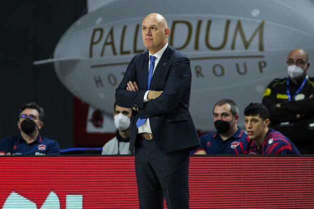 January 14, 2022, MADRID, MADRID, SPAIN: Neven Spahija, head coach of Baskonia looks on during Turkish Airlines Euroleague basketball match between Real Madrid and Bitci Baskonia Vitoria Gasteiz at Wizink Center on January 14, 2022 in Madrid, Spain. MADRID SPAIN - ZUMAa181 20220114_zaa_a181_033 Copyright: xIrinaxR.xHipolitox