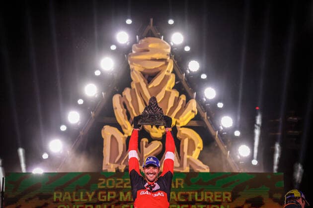 Sunderland Sam (aus), GasGas Factory Racing, KTM 450 Rally Factory Replica, Moto, W2RC, portrait, podium during the Podium Finish of the Dakar Rally 2022, on January 14th 2022 in Jeddah, Saudi Arabia - AUTO - DAKAR 2022 - PODIUM FINISH DPPI Panoramic  20220114_FGOO1543