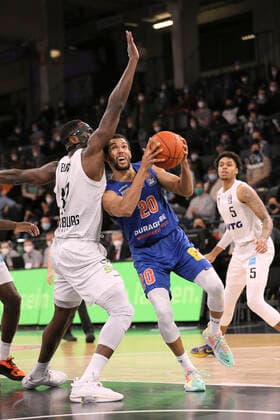 on the ball Jamel Morris MBC against Eddie EDIGIN Towers Basketball Men Bundesliga on Fri 14 01 2022 Hamburg Towers Syntainics MBC
