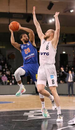 on the ball Jamel Morris MBC against Robin CHRISTEN Towers Basketball Men Bundesliga on Fri 14 01 2022 Hamburg Towers Syntainics MBC