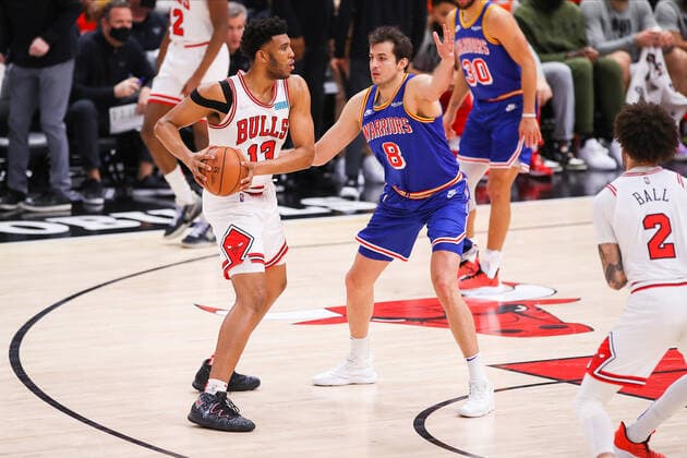 CHICAGO, IL - JANUARY 14: Golden State Warriors Center Nemanja Bjelica (8) posts up against Chicago Bulls Center Tony Bradley (13) during a NBA, Basketball Herren, USA game between the Golden State Warriors and the Chicago Bulls on January 14, 2022 at the United Center in Chicago, IL. (Photo by Melissa Tamez Icon Sportswire) NBA: JAN 14 Warriors at Bulls Icon22011425