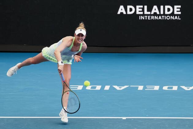 ADELAIDE, AUSTRALIA - JANUARY 15: Alison Riske of United States serves the ball during the WTA, Tennis Damen finals singles match between Alison Riske of United States and Madison Keys of United States on day seven of the Adelaide International tennis tournament 2 at Memorial Drive on January 15, 2022 in Adelaide, Australia. (Photo by Peter Mundy Speed Media Icon Sportswire) TENNIS: JAN 15 Adelaide International Icon2201150006
