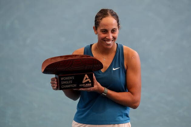 ADELAIDE INTERNATIONAL 2 FINAL, Madison Keys of the USA celebrates victory with her trophy after winning her match against Alison Riske of the USA during the Adelaide International 2 Women?s Final in Adelaide, Saturday, January 15, 2022. ( NO ARCHIVING, EDITORIAL USE ONLY, NO USE IN BOOKS WITHOUT CONSENT ADELAIDE SA AUSTRALIA  Copyright: xMATTxTURNERx 20220115001613552899