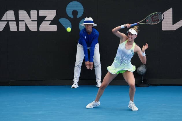 ADELAIDE, AUSTRALIA - JANUARY 15: Alison Riske of United States plays a forehand during the WTA, Tennis Damen finals singles match between Alison Riske of United States and Madison Keys of United States on day seven of the Adelaide International tennis tournament 2 at Memorial Drive on January 15, 2022 in Adelaide, Australia. (Photo by Peter Mundy Speed Media Icon Sportswire) TENNIS: JAN 15 Adelaide International Icon2201150017