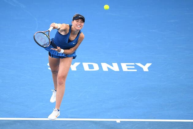 SYDNEY TENNIS CLASSIC, Paula Badosa of Spain serves during the Women?s Final match against Barbora Krejcikova of the Czech Republic on Day 6 of the Sydney Tennis Classic at Sydney Olympic Park in Sydney, Saturday, January 15, 2022. ( NO ARCHIVING, EDITORIAL USE ONLY, NO USE IN BOOKS WITHOUT CONSENT SYDNEY NSW AUSTRALIA  Copyright: xDANxHIMBRECHTSx 20220115001613554782