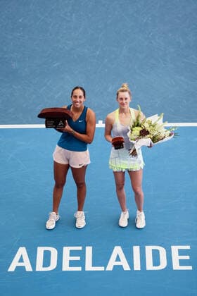 ADELAIDE, AUSTRALIA - JANUARY 15: Madison Keys of United States won the WTA, Tennis Damen finals singles match between Alison Riske of United States and Madison Keys of United States on day seven of the Adelaide International tennis tournament 2 at Memorial Drive on January 15, 2022 in Adelaide, Australia. (Photo by Peter Mundy Speed Media Icon Sportswire) TENNIS: JAN 15 Adelaide International Icon2201150060