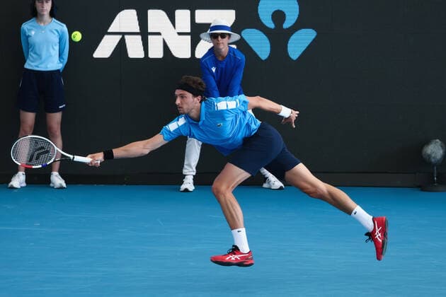 ADELAIDE, AUSTRALIA - JANUARY 15: Arthur Rinderknech of France plays a forehand during the ATP, Tennis Herren final singles match between Arthur Rinderknech of France and Thanasi Kokkinakis of Australia on day seven of the Adelaide International tennis tournament 2 at Memorial Drive on January 15, 2022 in Adelaide, Australia. (Photo by Peter Mundy Speed Media Icon Sportswire) TENNIS: JAN 15 Adelaide International Icon2201150072