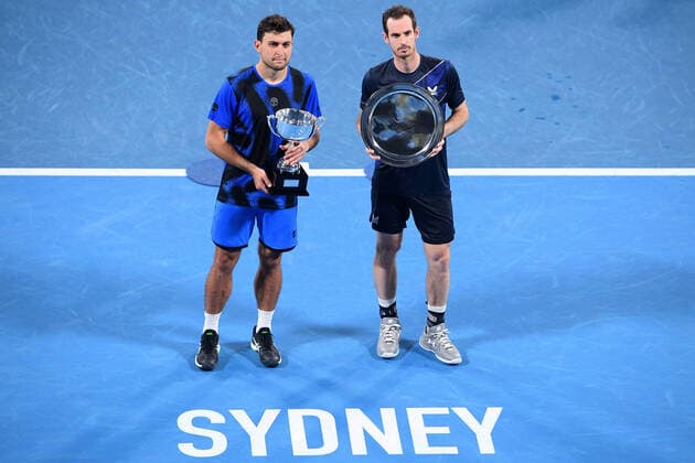 Bilder des Jahres 2022, Sport 01 Januar Sport Themen der Woche KW02 SYDNEY TENNIS CLASSIC, Aslan Karatsev of Russia (left) and Andy Murray of Great Britain pose for photographs following the Men?s Final on Day 6 of the Sydney Tennis Classic at Sydney Olympic Park in Sydney, Saturday, January 15, 2022. ( NO ARCHIVING, EDITORIAL USE ONLY, NO USE IN BOOKS WITHOUT CONSENT SYDNEY NSW AUSTRALIA  Copyright: xDANxHIMBRECHTSx 20220115001613576813