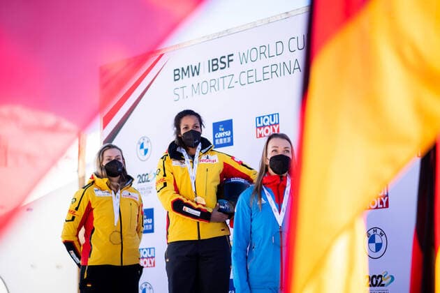 Bilder des Jahres 2022, Sport 01 Januar Sport Themen der Woche KW02 Laura Nolte (Deutschland, BSC Winterberg), Mariama Jamanka (Deutschland, BRC Thueringen), Nadezhda Sergeeva (Russland) auf dem Podium der Europameisterschaft, CH, IBSF Weltcup und Europameisterschaft, St. Moritz Monobob Damen, 15.01.2022, Saison 2021 2022 CH, IBSF Weltcup und Europameisterschaft, St. Moritz Monobob Damen, 15.01.2022, Saison 2021 2022 *** Laura Nolte Germany, BSC Winterberg , Mariama Jamanka Germany, BRC Thueringen , Nadezhda Sergeeva Russia on the podium of the European Championship, CH, IBSF World Cup and European Championship, St Moritz Monobob Women, 15 01 2022, season 2021 2022 CH, IBSF World Cup and European Championship, St Moritz Monobob Women, 15 01 2022, season 2021 2022 Copyright: xEibner Memmlerx EP_MMR
