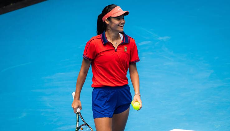 January 15, 2022, MELBOURNE, AUSTRALIA: Emma Raducanu of Great Britain during practice ahead of the 2022 Australian Open Grand Slam tennis tournament MELBOURNE AUSTRALIA - ZUMAa181 20220115_zaa_a181_077 Copyright: xRobxPrangex