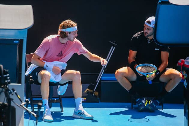 January 15, 2022: Stefanos Tsitsipas practices ahead of the 2022 Australian Open at Melbourne Park on January 15, 2022 in Melbourne, Australia. - ZUMAp121 20220115_zsp_p121_009 Copyright: xChrisxPutnamx