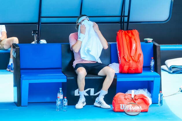 January 15, 2022: Stefanos Tsitsipas practices ahead of the 2022 Australian Open at Melbourne Park on January 15, 2022 in Melbourne, Australia. - ZUMAp121 20220115_zsp_p121_015 Copyright: xChrisxPutnamx