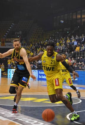 GER, Basketball,easy Credit BBL, EWE Baskets Oldenburg vs MHP RIESEN Ludwigsburg 15 01 2022, EWE Arena, Oldenburg, GER, easy Credit BBL, EWE Baskets Oldenburg vs MHP RIESEN Ludwigsburg , pictured Jonas WOHLFARTH BOTTERMANN MHP Riesen Ludwigsburg 18 Tai ODIASE EWE Baskets Oldenburg 21 nordphotoxRojahn nph00310