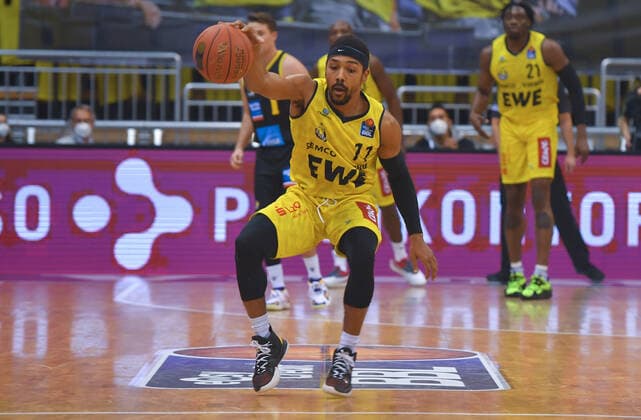GER, Basketball,easy Credit BBL, EWE Baskets Oldenburg vs MHP RIESEN Ludwigsburg 15 01 2022, EWE Arena, Oldenburg, GER, easy Credit BBL, EWE Baskets Oldenburg vs MHP RIESEN Ludwigsburg , pictured on the line Phil PRESSEY EWE Baskets Oldenburg 11 nordphotoxRojahn nph00310