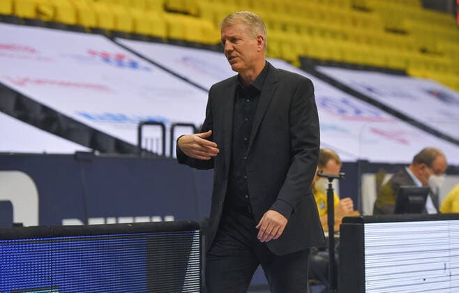 GER, Basketball,easy Credit BBL, EWE Baskets Oldenburg vs MHP RIESEN Ludwigsburg 15 01 2022, EWE Arena, Oldenburg, GER, easy Credit BBL, EWE Baskets Oldenburg vs MHP RIESEN Ludwigsburg , in picture not satisfied with dr performance John PATRICK MHP Riesen Ludwigsburg Headcoach Trainer nordphotoxRojahn nph00310