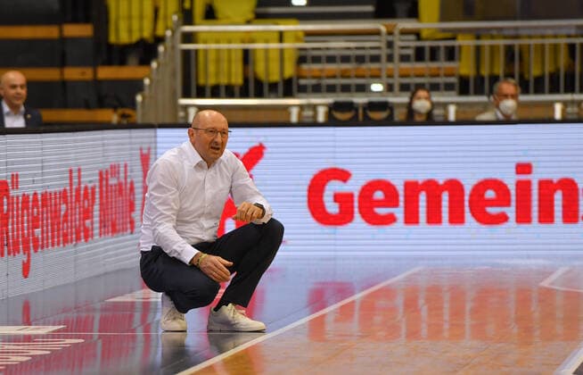 GER, Basketball,easy Credit BBL, EWE Baskets Oldenburg vs MHP RIESEN Ludwigsburg 15 01 2022, EWE Arena, Oldenburg, GER, easy Credit BBL, EWE Baskets Oldenburg vs MHP RIESEN Ludwigsburg , in picture Gemein Mladen DRIJENCIC EWE Baskets Oldenburg Head Coach Trainer nordphotoxRojahn nph00310