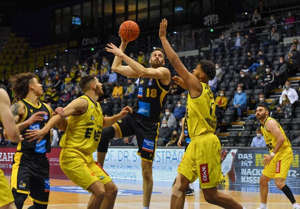 GER, Basketball,easy Credit BBL, EWE Baskets Oldenburg vs MHP RIESEN Ludwigsburg 15 01 2022, EWE Arena, Oldenburg, GER, easy Credit BBL, EWE Baskets Oldenburg vs MHP RIESEN Ludwigsburg , in picture Jonas WOHLFARTH BOTTERMANN MHP Riesen Ludwigsburg 18 Sebastian HERRERA EWE Baskets Oldenburg 7 Norris AGBAKOKO EWE Baskets Oldenburg 17 nordphotoxRojahn nph00310