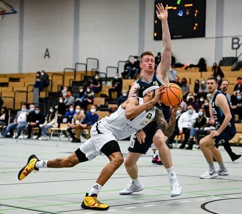 15 01 2022, xpsx, Basketball 2 Bundesliga Pro B, White Wings Hanau Dresden Titans v l Dewrell Tisdale jr Hanau , Arne Wendler Dresden Hanau Hessen Germany DEU
