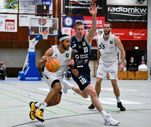15 01 2022, xpsx, Basketball 2 Bundesliga Pro B, White Wings Hanau Dresden Titans v l Dewrell Tisdale jr Hanau , Arne Wendler Dresden Hanau Hessen Germany DEU